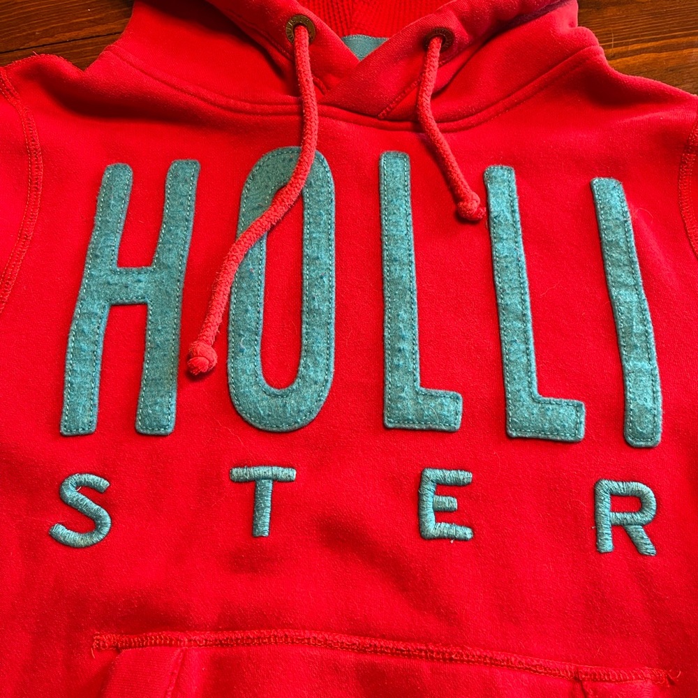 Hollister - Cherry Red Logo Hoodie - Picture 2 of 5